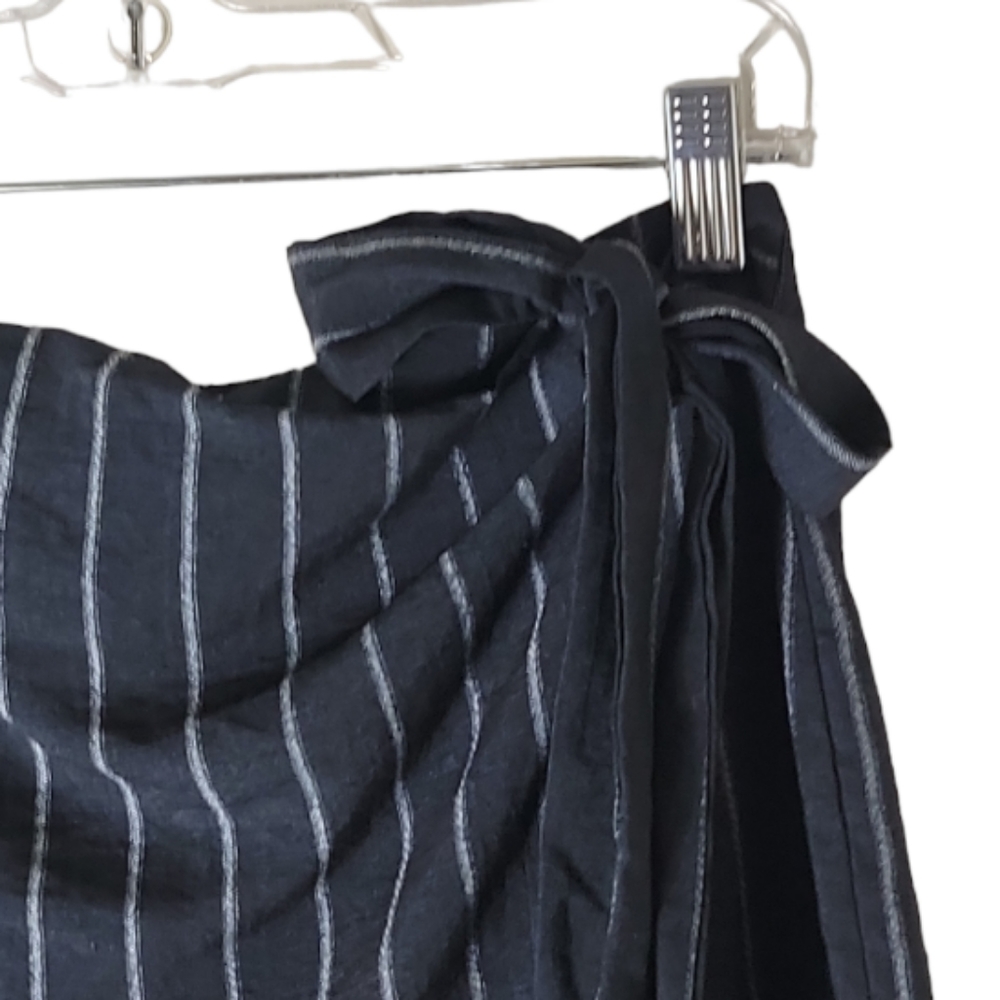 Tobi black gray high waidted stripe faux wrap lined skort size medium - Picture 4 of 7